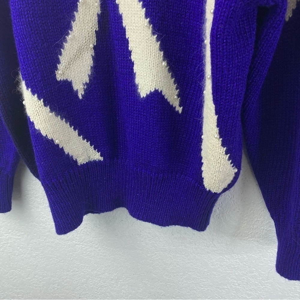 Jacklyn Smith Women’s Very ‘Ugly’ Christmas Sweater With Perls & Brooches Sz. L - Picture 9 of 15